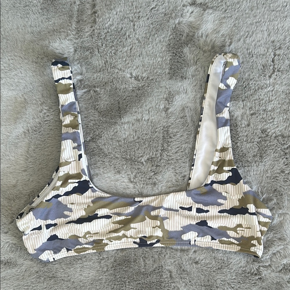 Mono b camo bikini top size M